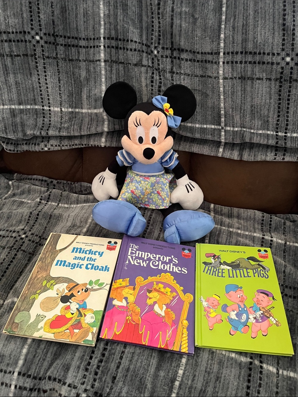 Disney Minnie Mouse Plush in Blue Dress with Floral Skirt & Bow W/3 Disney Books